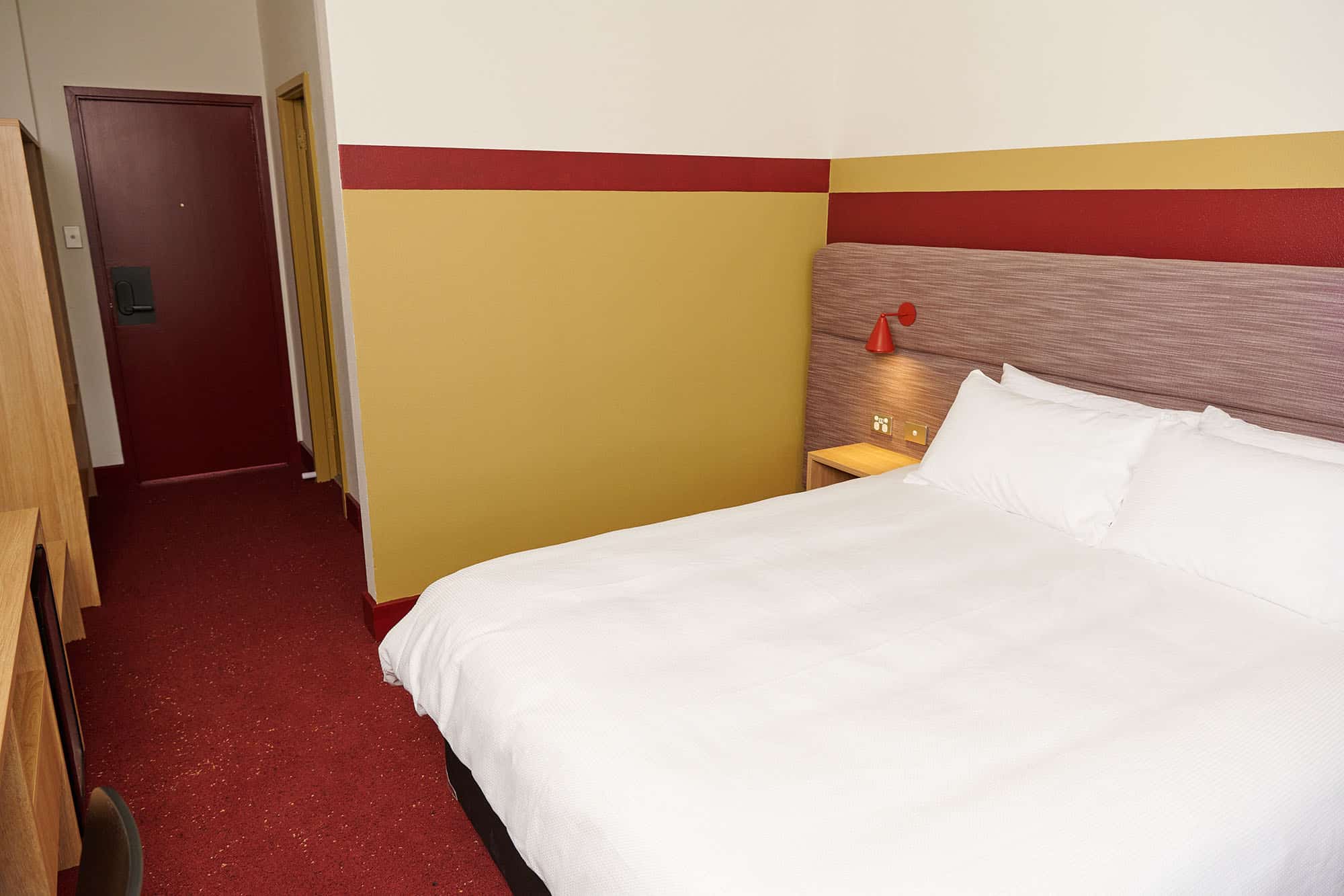 Queen Bed in upper house queen room